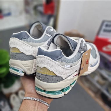 New Balance 2002 R #42 43 44 Precio 75 usd VEDADO - 3/4