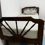 $120 USD- Cama personal de madera con colchón prácticamente nueva - Img 57898447