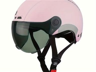 Vendo casco para moto moderno con tomas de aire, visera y regulador de medida! Muy cómodo y ventilado!! - Img 67996074