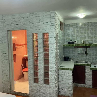 Renta de hostal en el CENTRO HISTORICO! NO se va la corriente! - Img 109491577