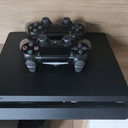 VENDO CONSOLA PS4 SLIM PIRATEADO LLENO DE JUEGOS BUENOS CON DOS MANDOS LLAMA O ESCRIBE - Img 55974458