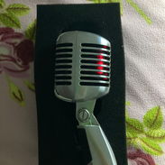 🎙️ MICRÓFONO DE ESTILO VINTAGE EN VENTA Diseño retro y se enciende con alimentación phantom. 💵 $150 USD - Img 57771213