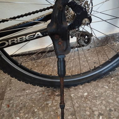 Vendo bicicleta de montaña, Orbea Tuareg, con cuadro negro y diseño clásico. Rin 26 - 6/9