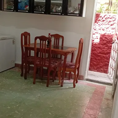 Vendo Casa independiente 2/4 marianao. 52899157 - 4/6