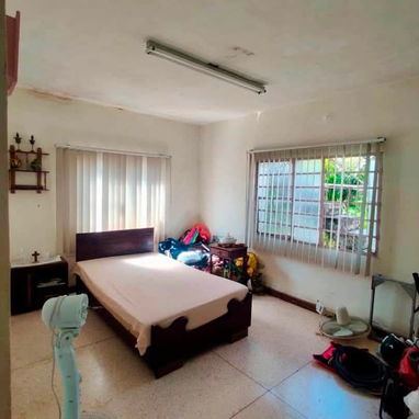 UBICACIÓN IMBATIBLE PARA NEGOCIO EN EL VEDADO! CASA INDEPENDIENTE EN AVENIDA CERCA DE 26 Y 23 !!! - 3/8