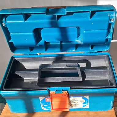 Vendo caja de herramientas 20 USD - Img 122457522
