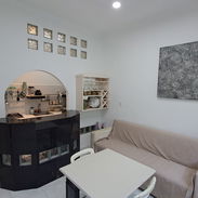 APARTAMENTO RENOVADO EN BAJOS EN VEDADO - Img 53861810