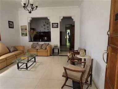 Se vende casa con 6 habitaciones, 6 baños y patio en Monte Barreto, Playa - Img 68218988
