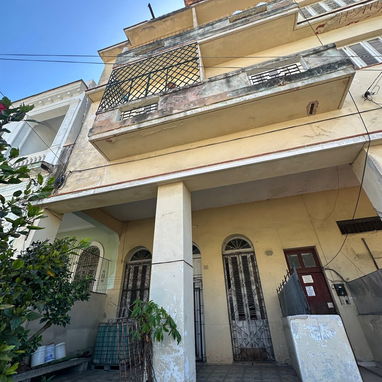 🏡 Venta de Casa en el Vedado – Ubicación Premium  Oportunidad única en el corazón del Vedado, específicamente en 25 y E - Img 122388664