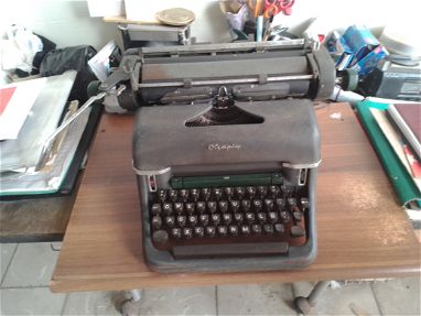 Máquina de escribir antigua - Img main-image-45440047