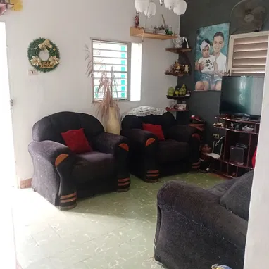 Vendo Casa independiente 2/4 marianao. 52899157 - 3/6