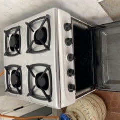 Cocina con horno marca imput, 60 usd las fotos hablan por si solas, esta impecable - Img 120240805