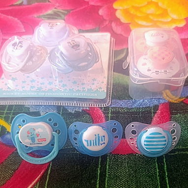 Tetes, biberones, cadenitas para tete, baberos de silicona y teteras para frutas - Img 123262064