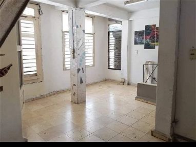 Se vende casa en zona céntrica de la ciudad de Santiago de Cuba ,de tres pisos y terraza techada ,tiene total independ - Img 65227548