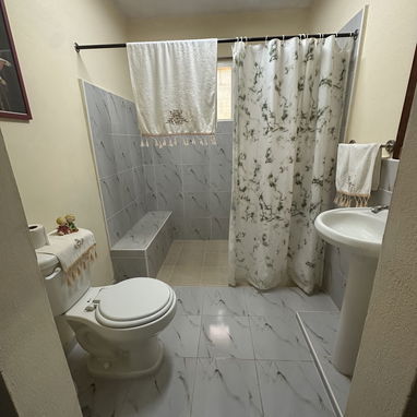 Venta de  casa independiente en la entrada de Santiago de Las Vegas, Avenida principal, Boyeros - 5/10