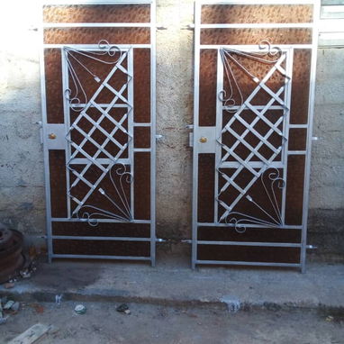 ✨Se realizan trabajos de herrería,⚒️ puertas,🚪 ventanas y enrejados, se incluye cristales, Yale, pintura anticorrosiva - Img 127927628