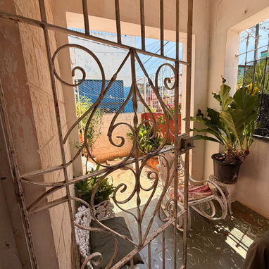 🏠 CASA EN VENTA - biplanta independiente de 4 cuartos | PL-006 - 10/10