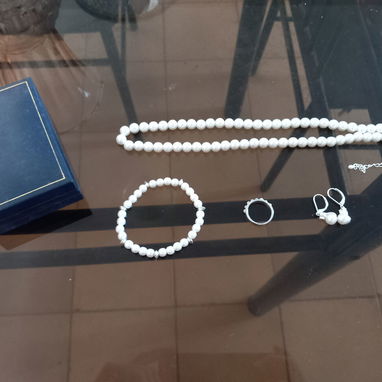 Se venden juego de collar de perlas con aretes, anillo y pulsera - 2/2