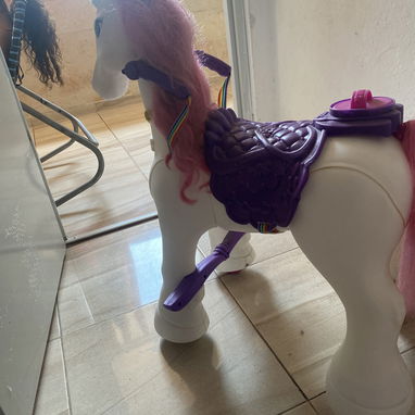 unicornio eléctrico de batería anda en perfectas condiciones. Con su cargador y todo en buen estado - 3/4