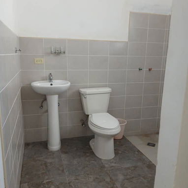 🏡 CASA INDEPENDIENTE EN REPARTO ALMENDARES, PLAYA - 6/10