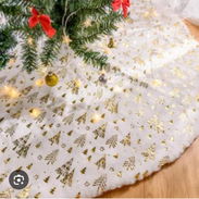 💜Falda de arbol de navidad Medida:78cm de Diámetro Es fina, es una tela como satinada Precio:10 usd - Img 58252511