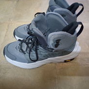 Vendo botas Premium. Gama alta originales . Son un 42. Nuevas a estrenar. - Img 54944902