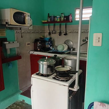 Se vende apartamento centro habana 3er piso avenida belascoain de 2/4 con dos baños se deja telefono fijo 2 split y más - 10/10