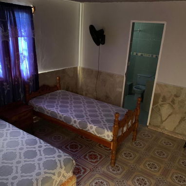 SE RENTA CASA DE 4 HABITACIONES CON PISCINA A DOS CUADRAS DE LA PLAYA DE GUANABO. 58858577 - Img 123298102