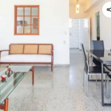 500 USD.RENTO LINEAL ZONA PRIORIZADA CON LUZ Y AGUA EN LA HABANA VIEJA DE 2 HABITACIONES HAY INTERNET 24H .52501177 - 2/2