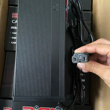 35 y 40 USD CARGADORES🔋 DE LITIO PARA MOTOS Y BICIMOTOS🛵🏍️ - Img 123004671