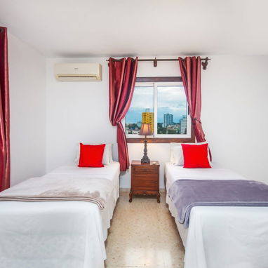 🏙️Apartamento lineal en el Vedado con 4 habitaciones privadas - Img 122081007