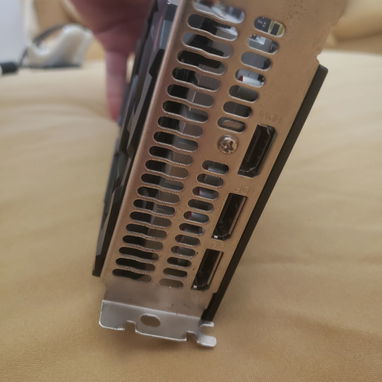 Tarjeta de video AMD 580 de 8GB como nueva y se nota, corre todo. 53cuatro4cuatro8cuatro9 - Img 106218275
