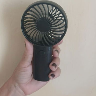 Mini ventiladores que llevan 2 batería AAA si pueden llamen por favor - 2/2