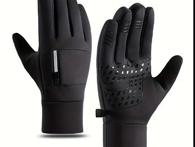 Tengo guantes para moto, impermeable, táctil para el uso del móvil de muy buena calidad! - Img 68086145