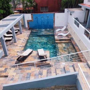 📱 Gran Hostal en 10 de Octubre con Piscina, Billar y Suites de Lujo - Img 116168580