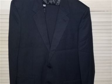 Se vende un traje nuevo azul oscuro, chaqueta talla M y pantalón 34  hecho en España, con todas sus etiquetas originales - Img 68345483