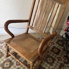 Sillon de madera buena de uso pero bien cuidado - 2/3