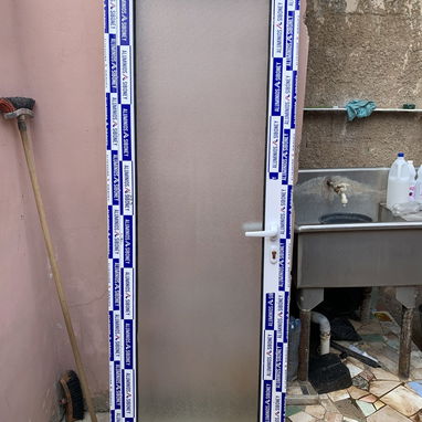 Marquetería de Aluminio y Cristal [ Puertas ,Ventanas ,Bajos de Mesetas ,Paños Fijos ,Mamparas de Baño entre otras cosas - 10/10