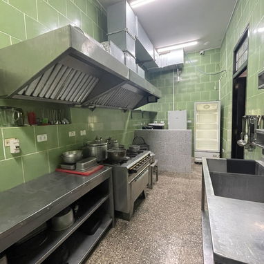 REBAJA RESTAURANTE TOTALMENTE EQUIPADO EN HABANA VIEJA - 6/10