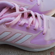 Tenis Adidas número 32 de niña. - Img 55095635