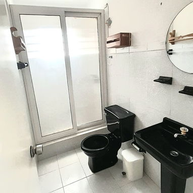 280usd. Buscas espacio en el Vedado para tu Negocio de Tatuaje,uñas,spa, lachista...👇 - Img 118880094