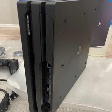 Consola PlayStation 4 Pro de 1 TB color negro azabache con mando inalámbrico y cables HDMI. - Img 125247984