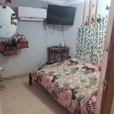 Se vende casa de 2 plantas a una cuadra de la calzada de 10 de Octubre - 3/10