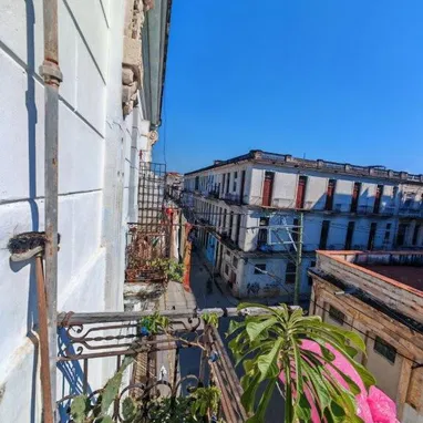 Esquina San Miguel y Oquendo,Apto 2do Piso Alto,Ptal Alto,2/4,En Barbacoa q hay q reparar...2 Balcones...53052463 - 2/9
