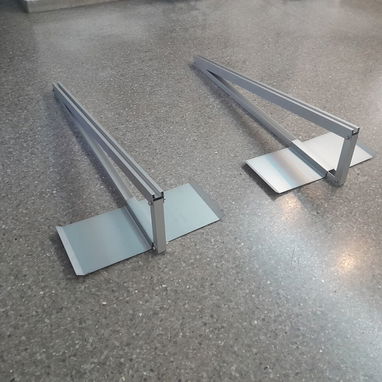 Base de 2 triángulos de aluminio para paneles solares con bandeja para contrapesos + presillas de sujeción y tierra - 3/3