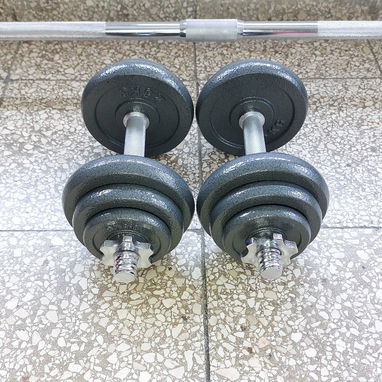Maleta de pesas, barra y mancuernas de 50 Kg para el gym. Se vende la maleta completa, nada por separado. - 9/10