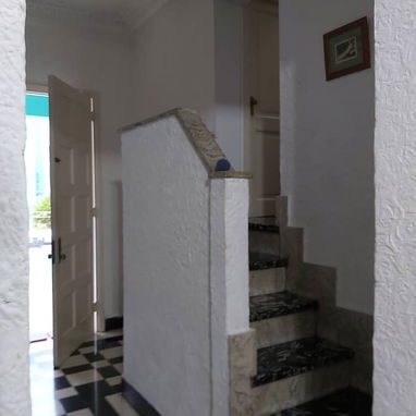 Hermosa casa independiente de tres habitaciones con garaje en excelente zona de Playa!!! - Img 97737513