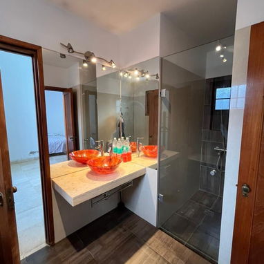 Se vende propiedad Independiente en el Vedado - Img 123242870