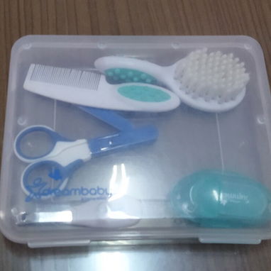 Vendo pomos con sus teteras, teteras, termómetros digitales y set de cepillo, peine y corta uñas para bebés - Img 118042481