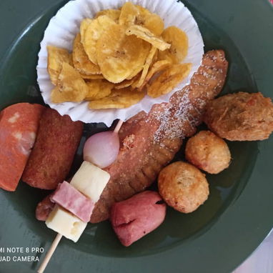 🤽🏻‍♀️ Renta de Pasadías En Capdevila, Boyeros. Servicio gastronómico disponible. Neveras con hielo, dominó y horno - Img 119019084